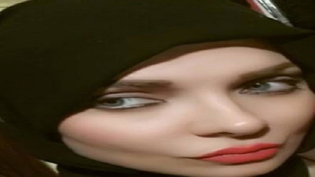 كلينك تتواصل مع "بلاي بوي" وتنشر صورتها بالحجاب