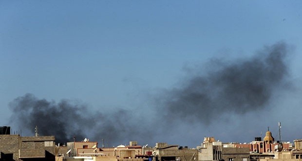 سلاح الجو الليبي يستهدف بارجة بحرية محملة بالسلاح تابعة لميليشيا فجر ليبيا الإرهابية
