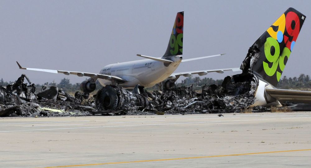 آثار الهجوم الدامي على الطائرات في مطار طرابلس