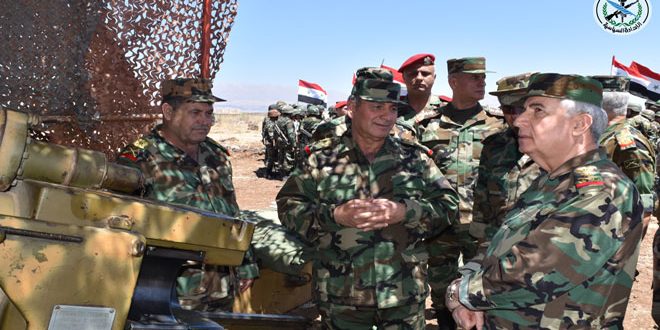 Defense Minister visits a military formation in southern region