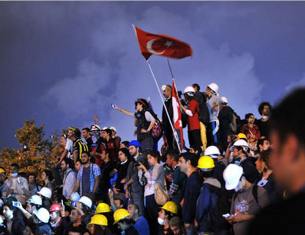  محتجون تونسيون يطالبون بإعادة العلاقات الدبلوماسية مع سوريا 