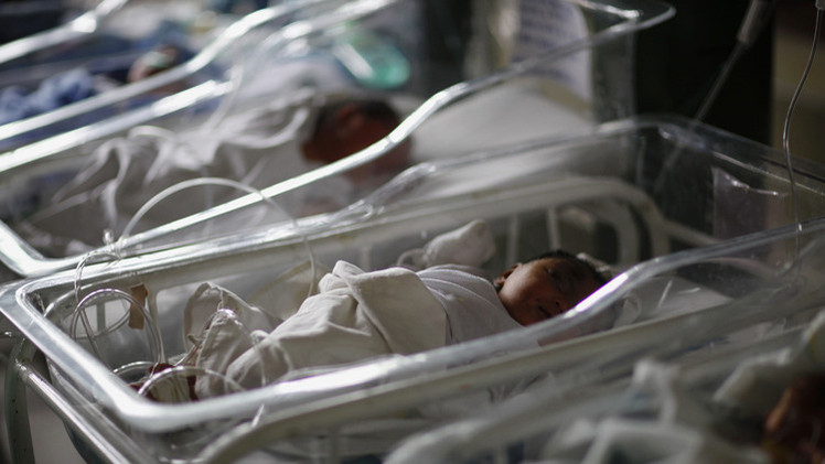 بريطانيا قد تشهد ولادة أول طفل "ثلاثي المنشأ"