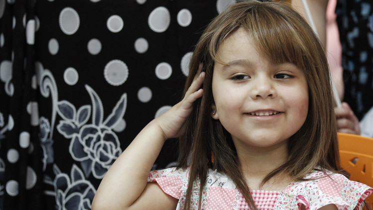 باروكة شعر لإعادة الإبتسامة لأطفال السرطان