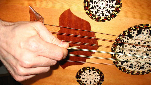 العزف على آلة موسيقية قد يخفض خطر خرف الشيخوخة