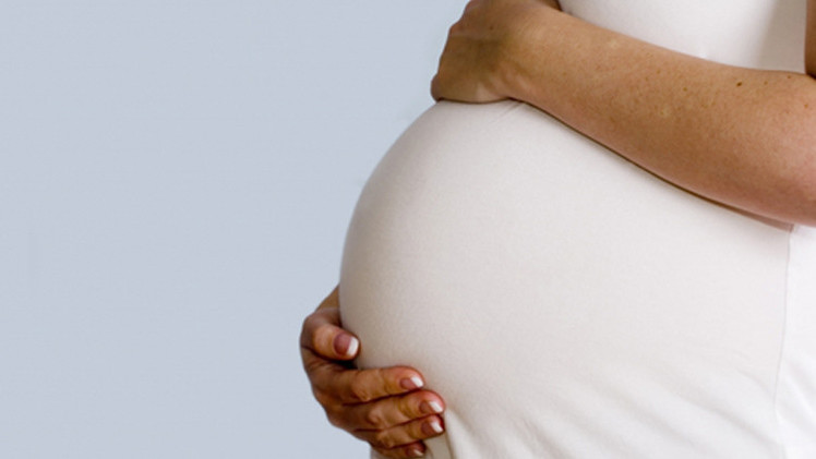العلماء يحددون العمر المثالي لإنجاب الطفل البكر