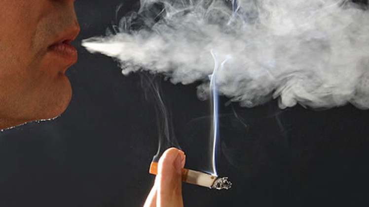 العلماء يكتشفون سر بقاء رئة بعض المدخنين سليمة