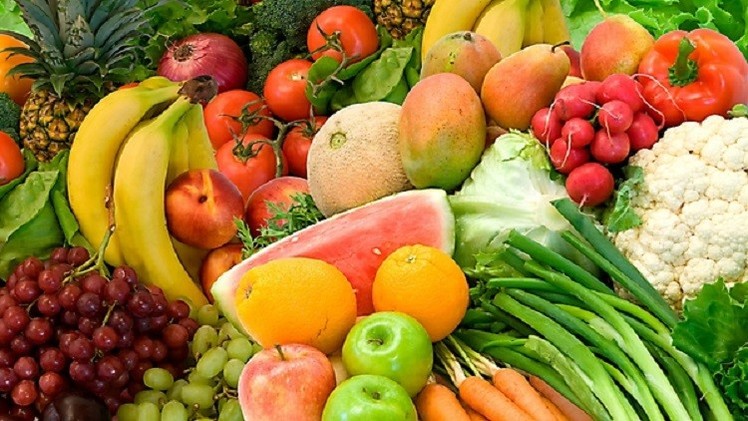 دراسة: على الشباب تناول الفواكه والخضروات بكثرة