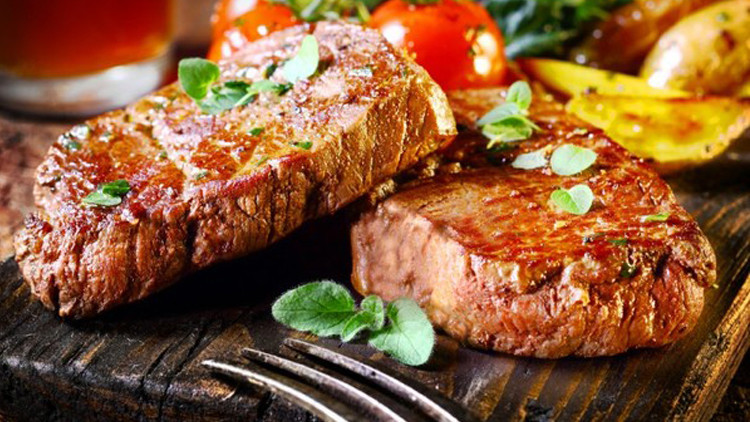 علماء: تخلي الرجال عن تناول اللحوم يؤدي الى انخفاض جاذبيتهم