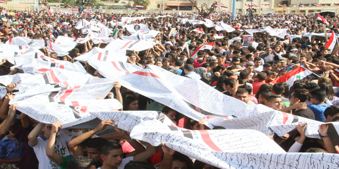 Hundreds in Tartous sign a 10 km petition against sanctions and terrorism supporters-VIDEO