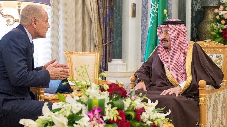 العاهل السعودي يبحث مع أبو الغيط جهود "لم الشمل العربي"