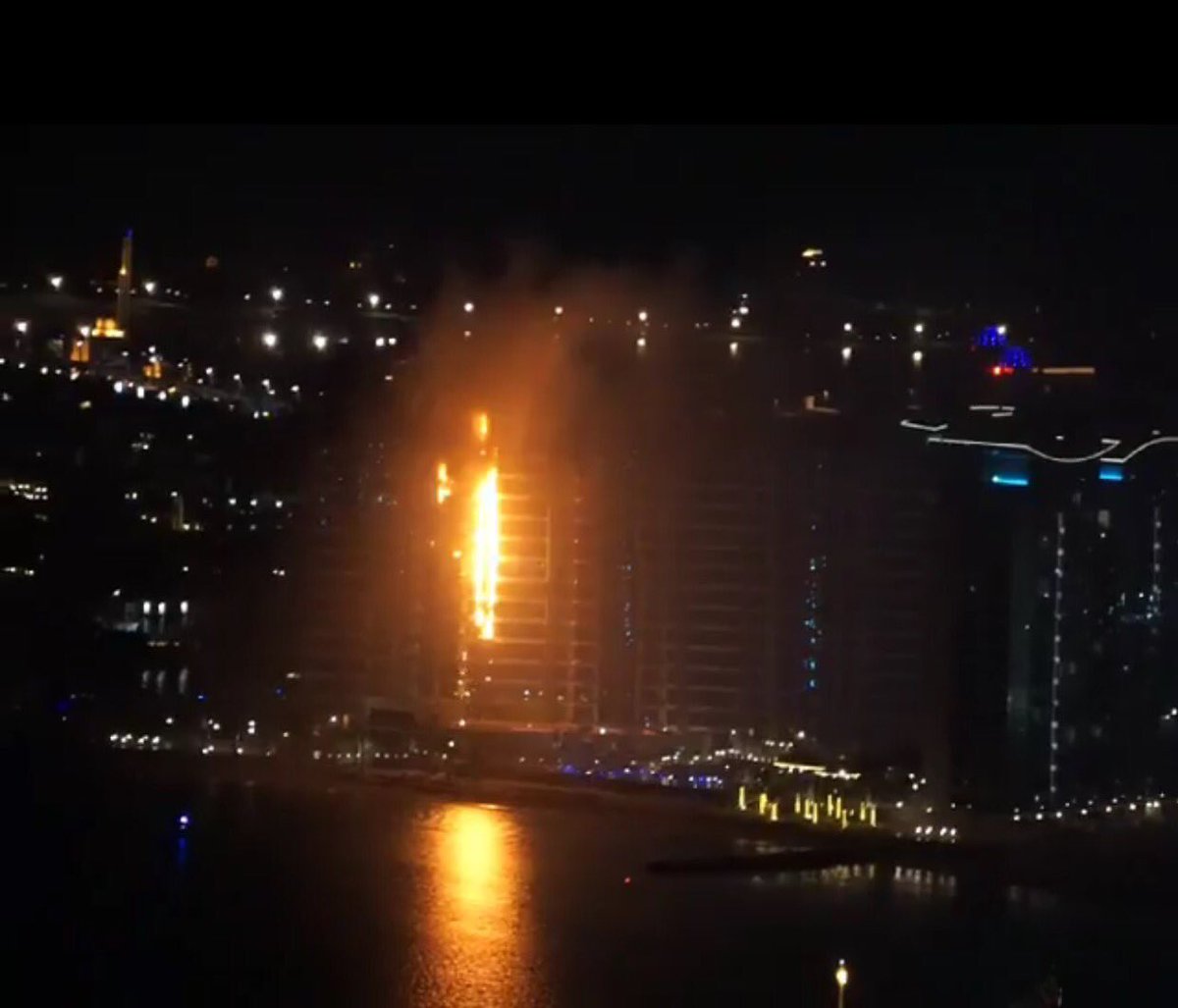 اندلاع حريق هائل في مبنى سكني فخم في دبي