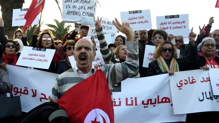 تخوفات وجدل في تونس بشأن عودة المتطرفين إلى البلاد