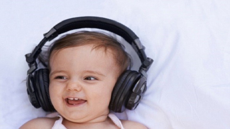 دراسة: موسيقى التكنو تساعد على نمو أطفال الأنابيب