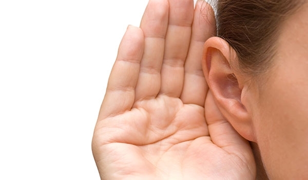 ماهي تأثيرات الشيخوخة على حاسة السمع؟