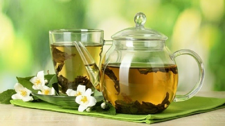 الشاي الأخضر يُفقد الوزن ويعزز وظائف الدماغ