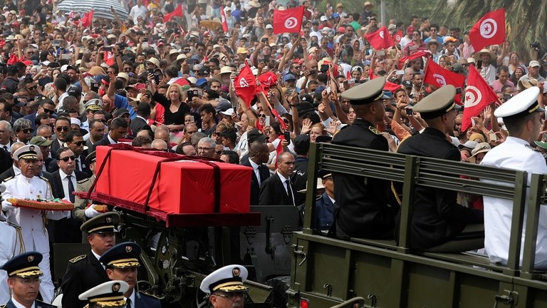 جنازة مهيبة للرئيس التونسي الراحل.. الباجي قايد السبسي يوارى الثرى بمقبرة الجلاز