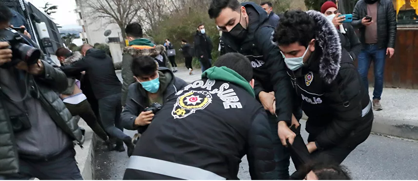 الشرطة التركية تعتقل 159 بعد احتجاجات على تعيين أردوغان رئيسا لإحدى الجامعات